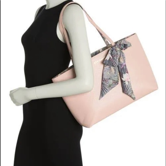 Betsey Johnson Large Tote With Scarf & Wristlet Gorgeous NWT - Picture 16 of 16